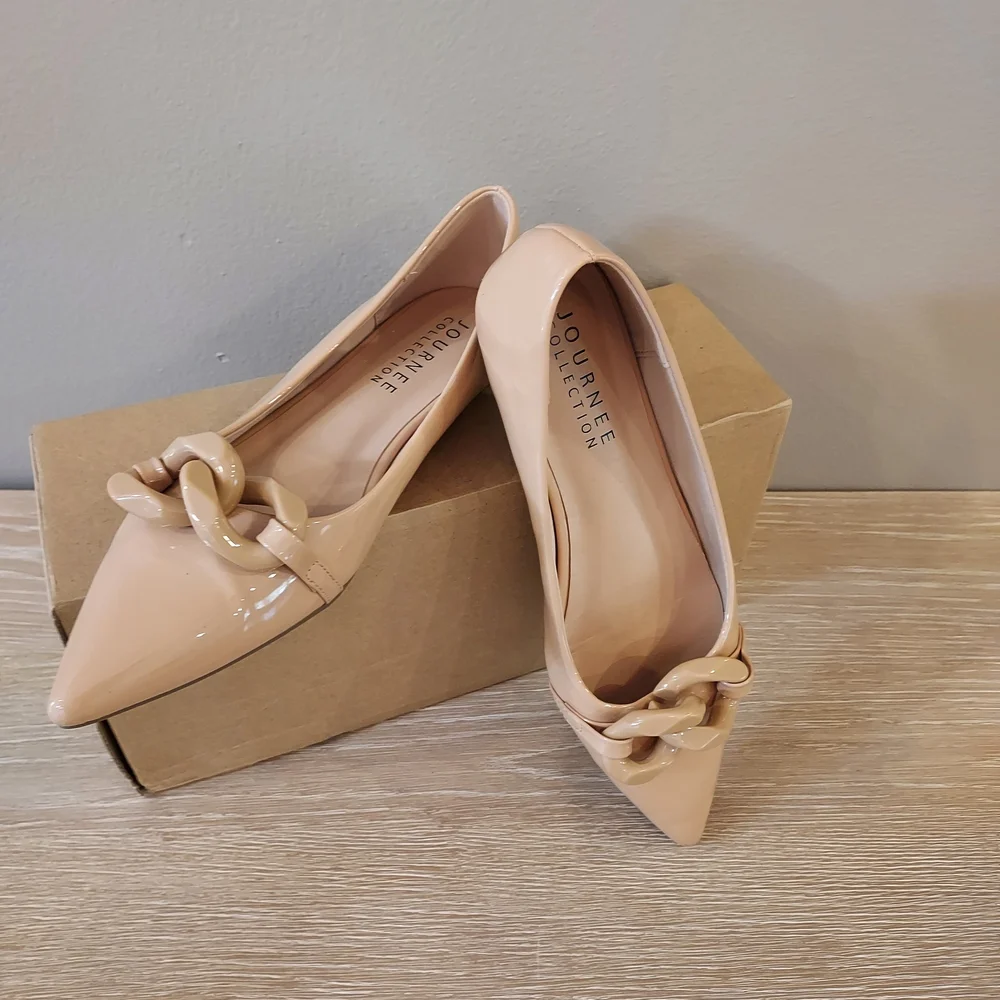 Journee Collection Women's Nude Chain Detail Flats - Picture 2 of 4